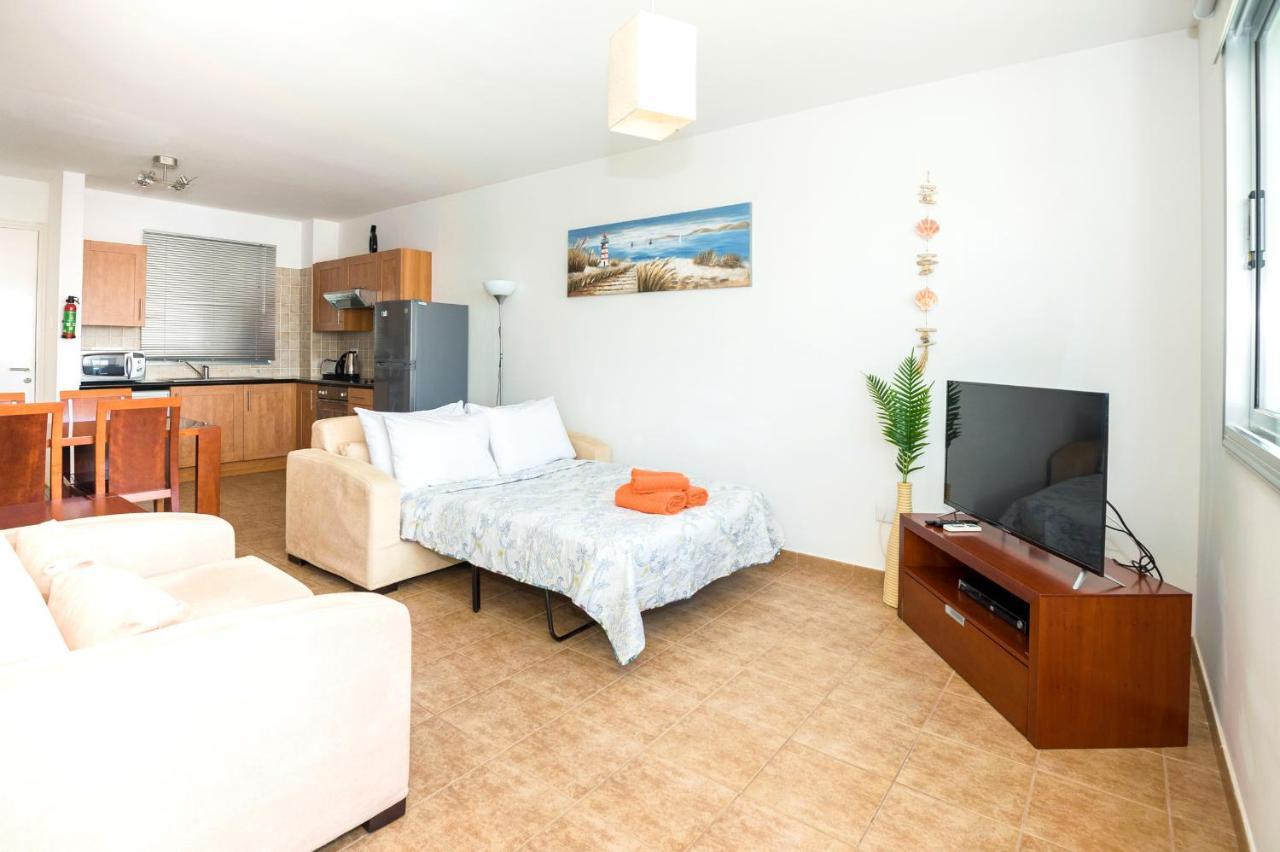 Seabreeze Apartment 200M Away From The Sea Paralimni Exterior foto