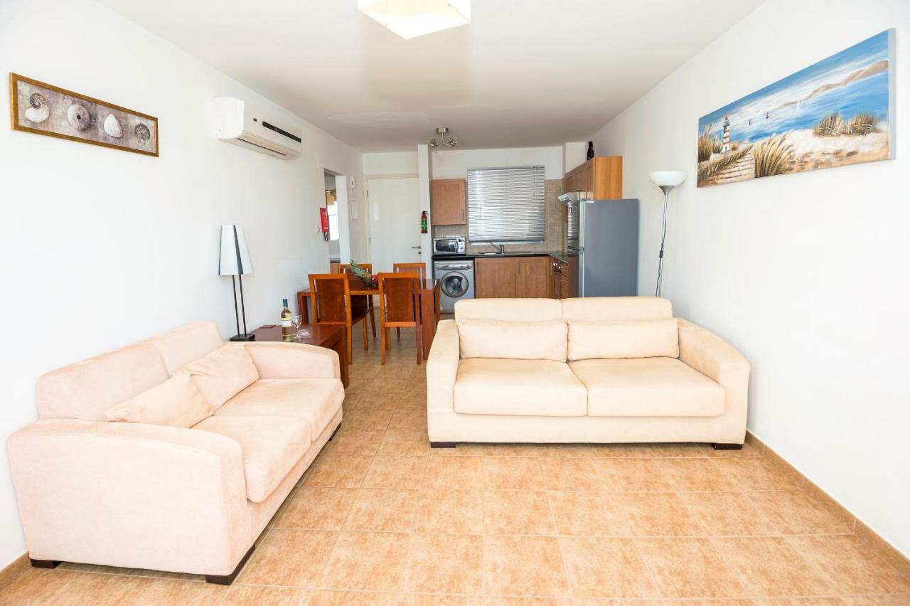 Seabreeze Apartment 200M Away From The Sea Paralimni Exterior foto