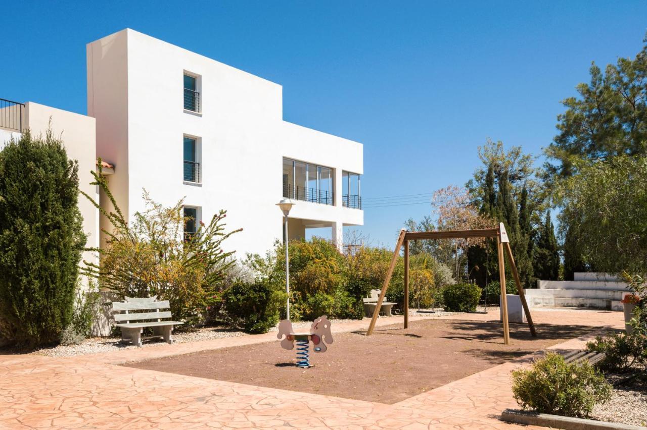 Seabreeze Apartment 200M Away From The Sea Paralimni Exterior foto