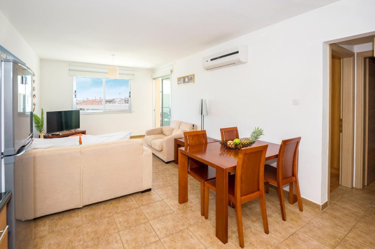 Seabreeze Apartment 200M Away From The Sea Paralimni Exterior foto