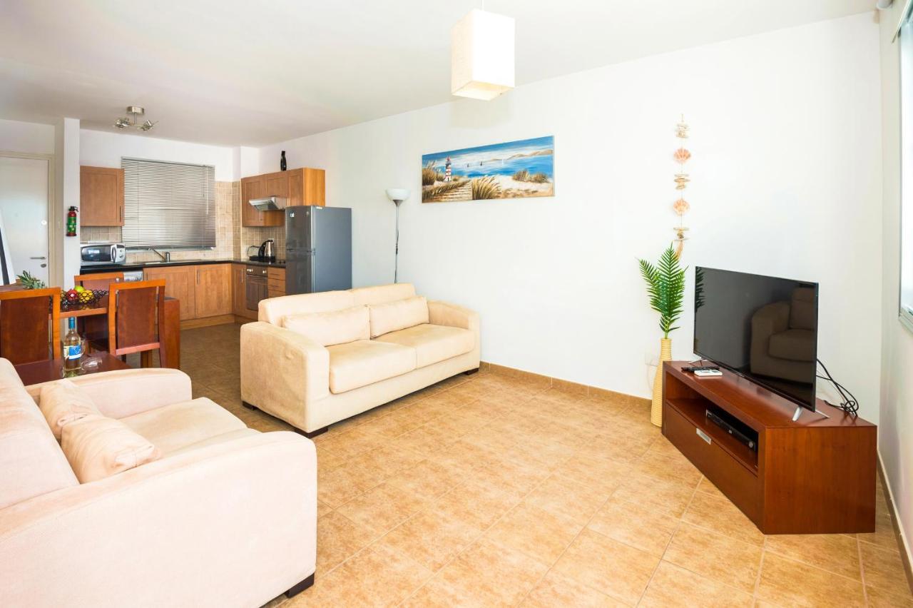 Seabreeze Apartment 200M Away From The Sea Paralimni Exterior foto