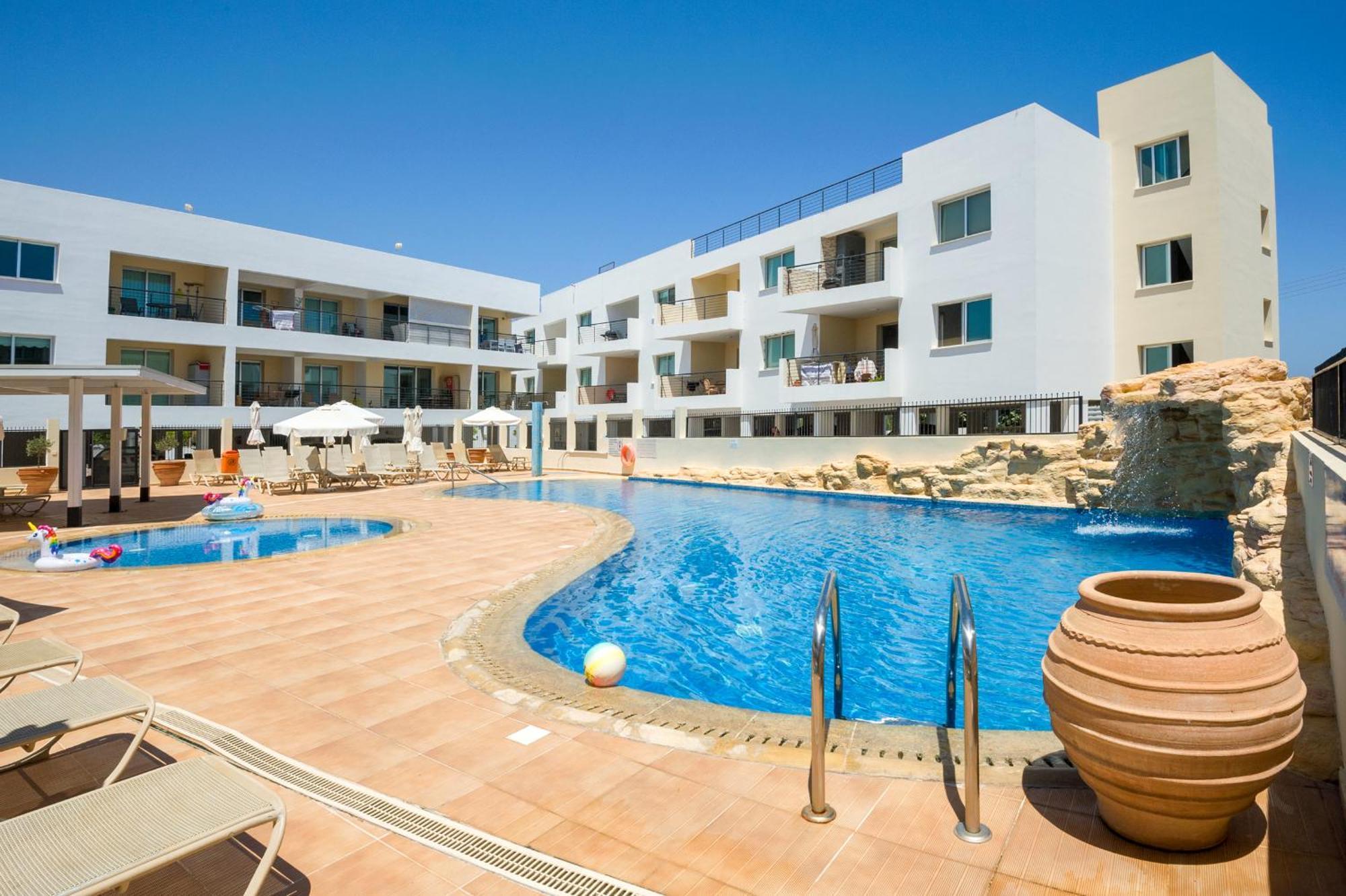 Seabreeze Apartment 200M Away From The Sea Paralimni Exterior foto
