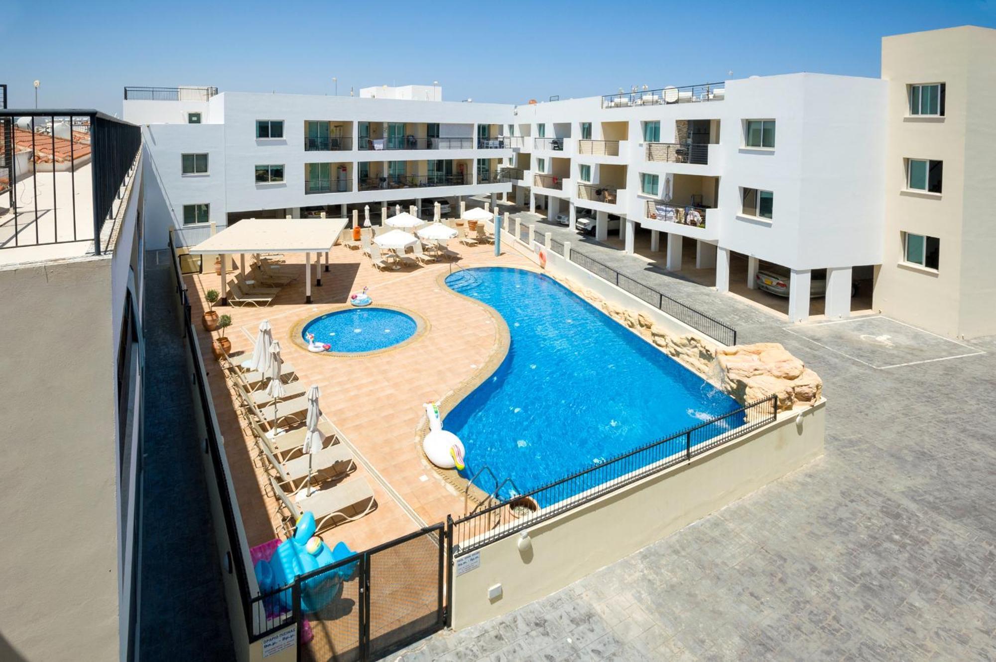 Seabreeze Apartment 200M Away From The Sea Paralimni Exterior foto