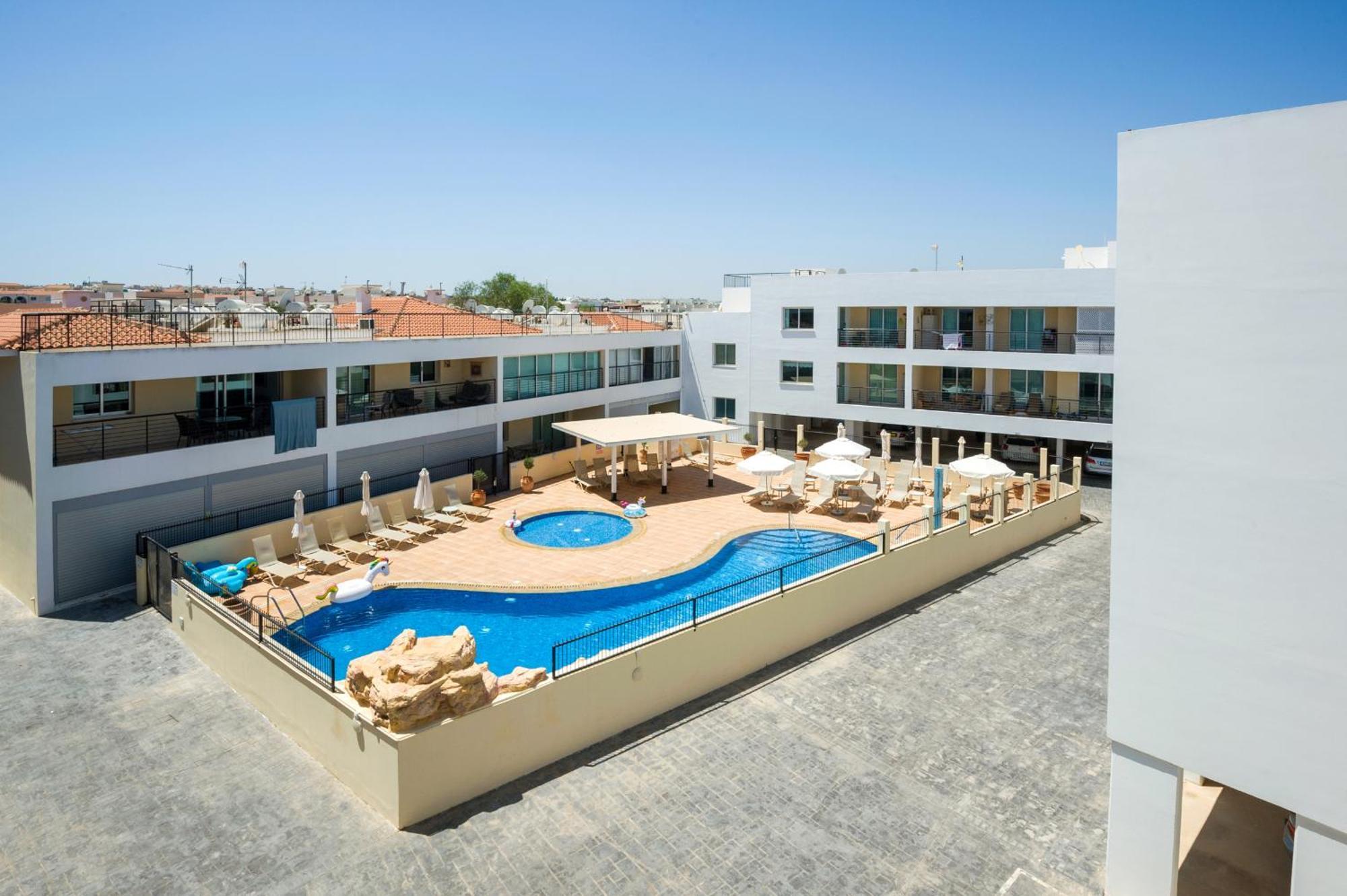 Seabreeze Apartment 200M Away From The Sea Paralimni Exterior foto