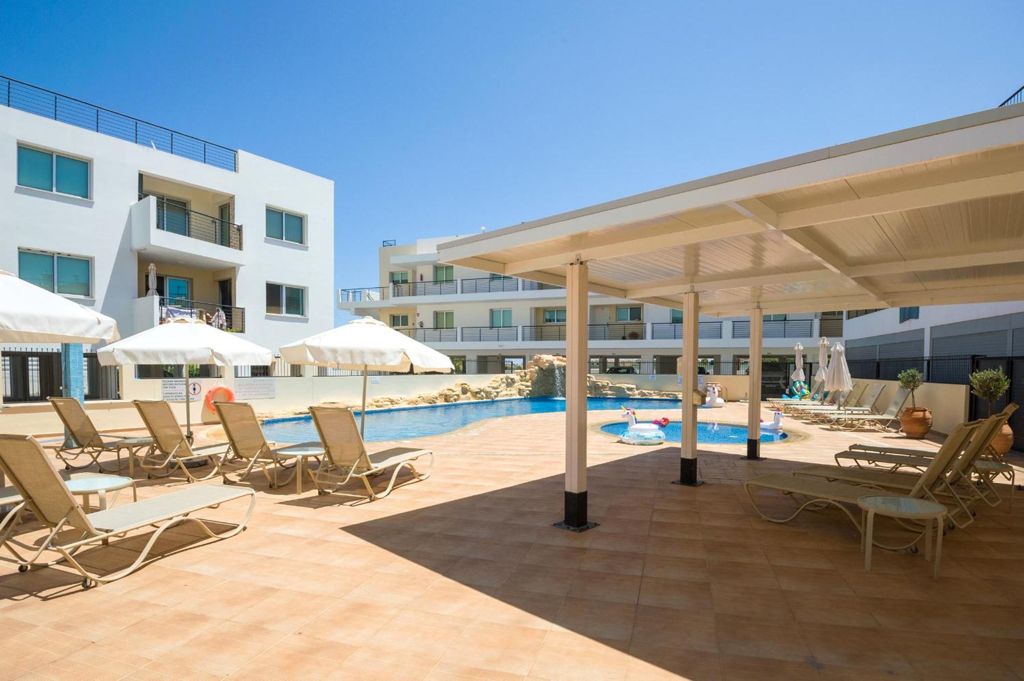 Seabreeze Apartment 200M Away From The Sea Paralimni Exterior foto