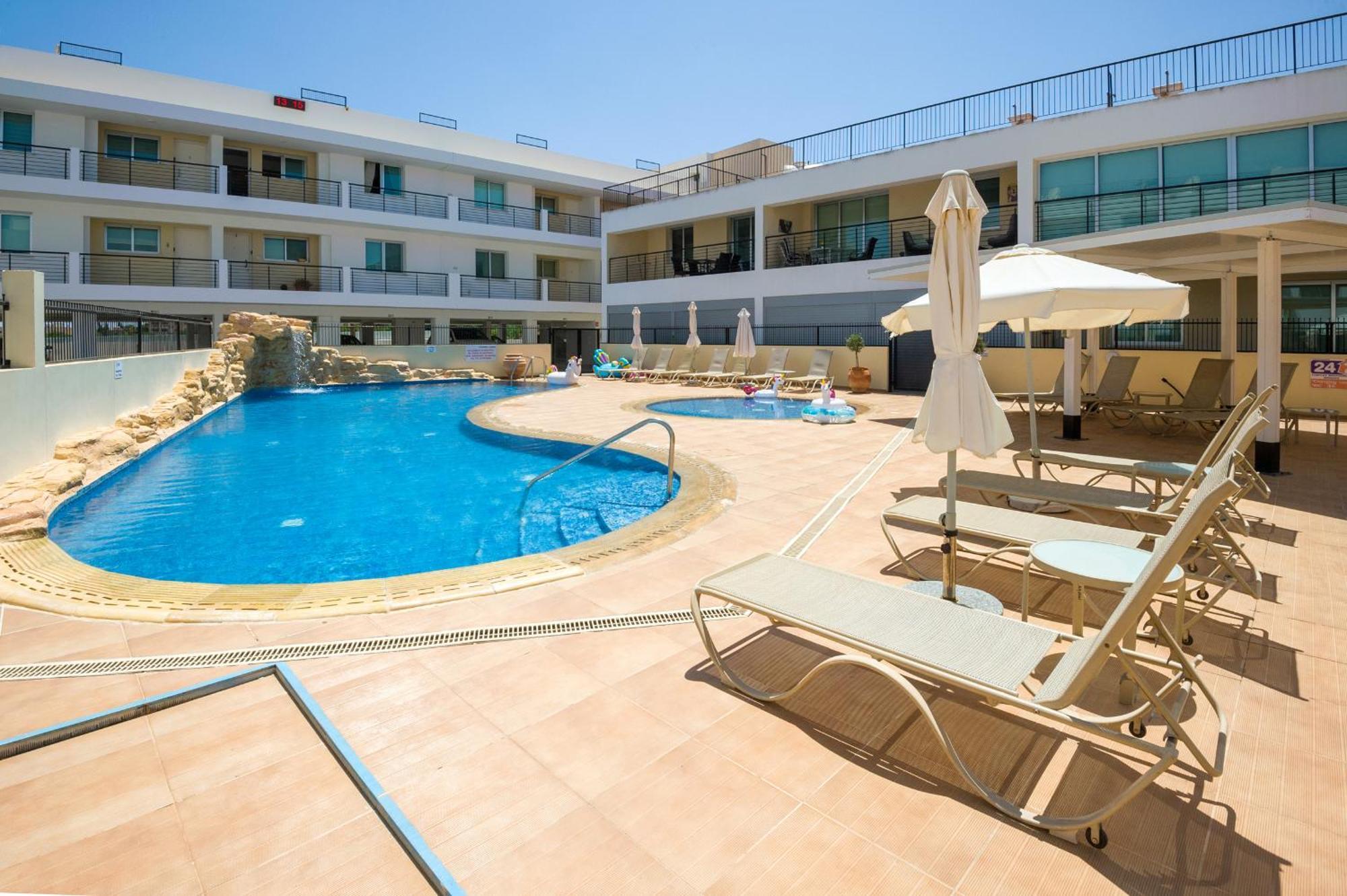Seabreeze Apartment 200M Away From The Sea Paralimni Exterior foto